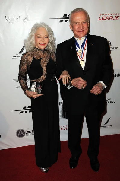 Buzz aldrin i żonę lois — Zdjęcie stockowe