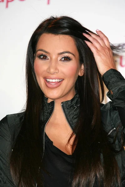 Kim Kardashian a una conferenza stampa per annunciare una partnership globale con — Foto Stock