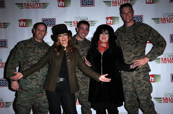 Nancy y Ann Wilson de Heart en VH1 Divas saludan a las tropas del Cuerpo de Marines —  Fotos de Stock