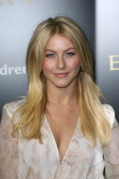 Julianne Hough em um evento privado Bvlgari Honrando Simon Fuller e Paul H — Fotografia de Stock