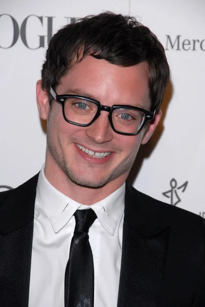 Elijah wood op de 2011 kunst van elysium "heaven" gala, annenberg gebouwen, cal — Stockfoto