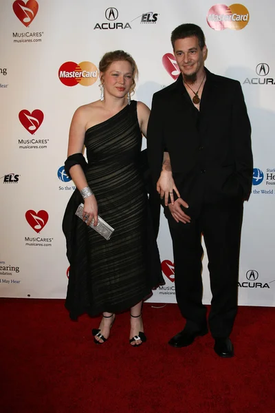 Crystal Bowersox and Brian Walker at the MusiCares Tribute To Barbra Stre — Zdjęcie stockowe