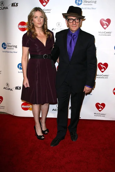 Diana Krall and Elvis Costello at the MusiCares Tribute To Barbra Streisan — Stock Photo, Image