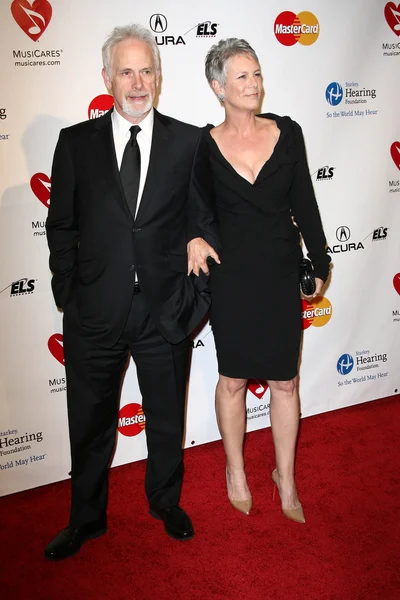 Christopher Guest and Jamie Lee Curtis at the MusiCares Tribute To Barbra — ストック写真