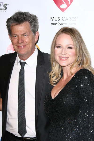 David Foster and Jewel at the MusiCares Tribute To Barbra Streisand, Los A — Stock Photo, Image