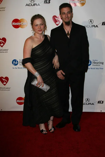 Crystal Bowersox y Brian Walker en el MusiCares Homenaje a Barbra Stre — Foto de Stock