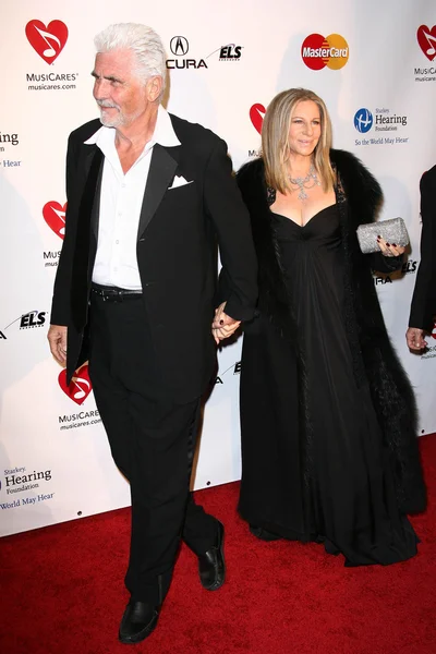 James Brolin and Barbra Streisand at the MusiCares Tribute To Barbra Strei — Stock fotografie