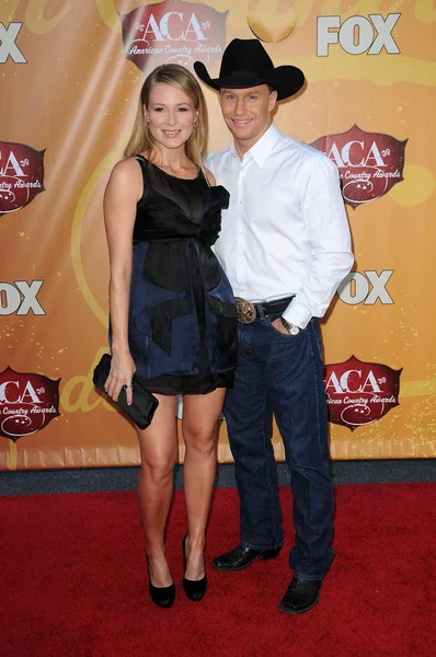 Jewel e Ty Murray nos American Country Awards de 2010 Chegadas, MGM Gran — Fotografia de Stock