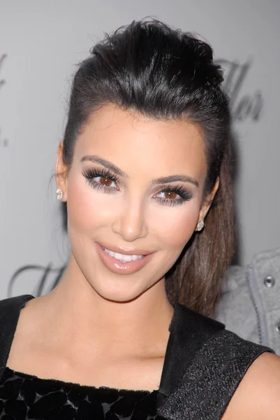 Kim Kardashian bij de lancering van de Kim Kardashian Brissmor handtekening Watc — Stockfoto