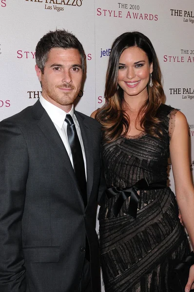 Dave Annable and Odette Yustman at the 2010 Hollywood Style Awards, Hammer — Stock Photo, Image