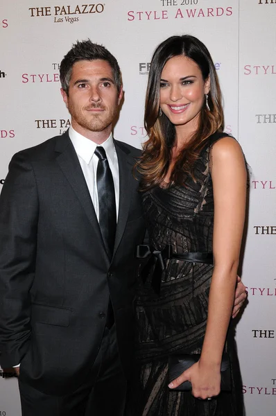 Dave Annable and Odette Yustman at the 2010 Hollywood Style Awards, Hammer — 图库照片