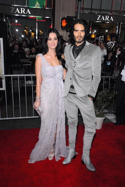 Katy perry i russell brand w "burza" los angeles premiera, el cap — Zdjęcie stockowe