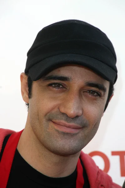 Gilles Marini en la víspera de Navidad para indigentes servido en Los Ángeles Miss — Foto de Stock