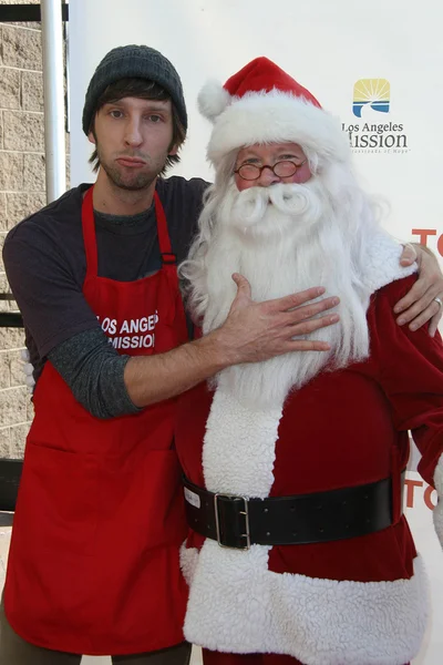 Joel David Moore en la víspera de Navidad para indigentes servido en Los Angeles M — Foto de Stock