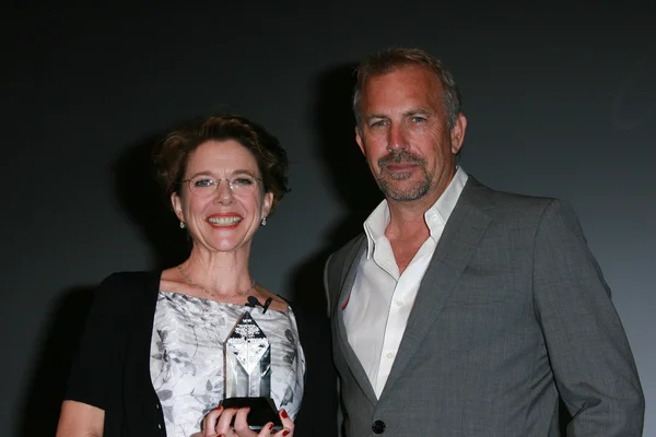 Annette Bening, Kevin Costner — Stok fotoğraf