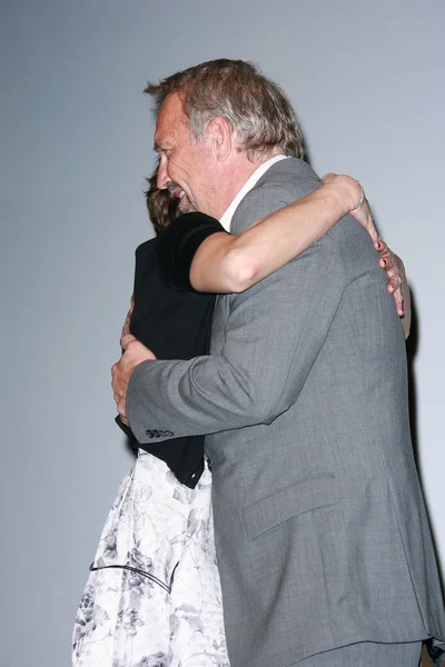 Annette Bening, Kevin Costner — Stok fotoğraf