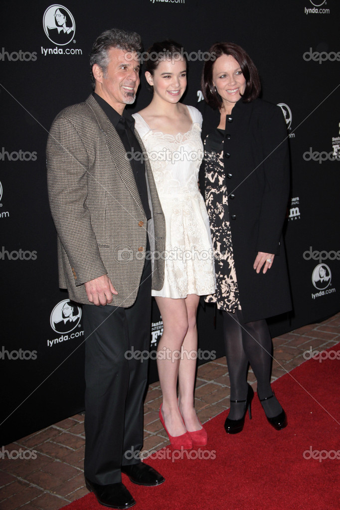 Hailee Steinfeld With Parents Peter Steinfeld And Cheri , 45% OFF