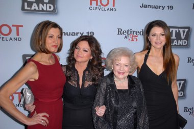 Wendy Malick, Valerie Bertinelli, Betty White, Janes Leeves