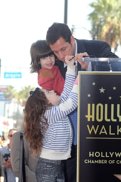 Adam sandler, sadie sandler, güneşli sandler adam sandlers yıldızı hollywood yürüyüşte şöhret töreni, hollywood, ca. 02-01-11 — Stok fotoğraf