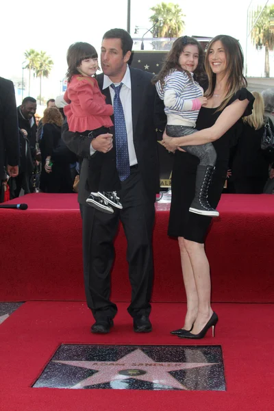 Adam sandler, jackie sandler, sadie sandler, zonnige sandler op adam sandlers ster op de hollywood walk van roem ceremonie, hollywood, ca. 02-01-11 — Stockfoto