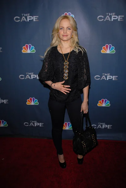 Mena Suvari à la première partie pour "The Cape" de NBC au tMusic Box Theat — Photo