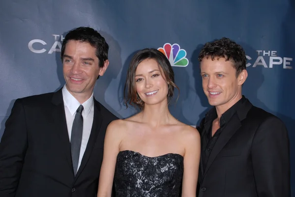 David Frain, Summer Glau y David Lyons en la fiesta de estreno para NBC  " —  Fotos de Stock