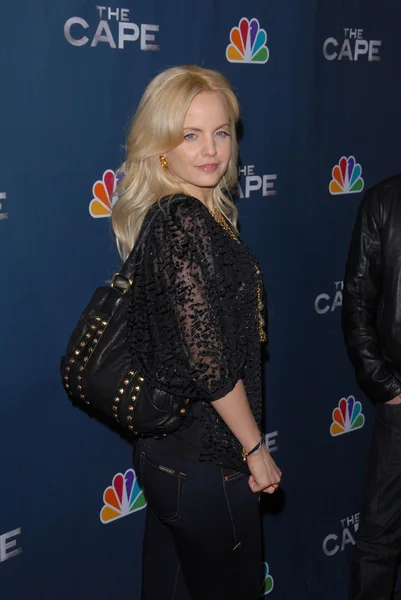 Mena Suvari på premiären fest för NBC: s "The Cape" på tmusic Box theat — Stockfoto