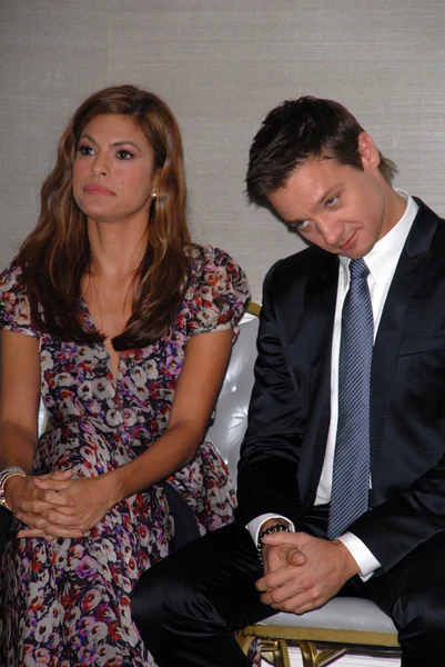 Eva Mendes and Jeremy Renner — Stock Photo, Image