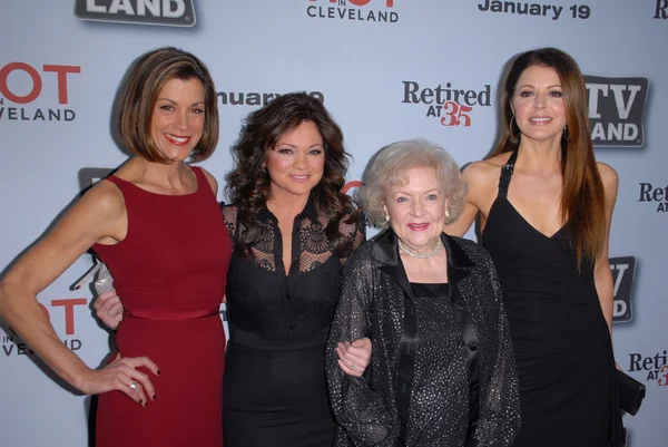 Wendy Malick, Valerie Bertinelli, Betty White, Janes Leeves