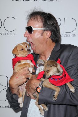 Kevin nealon pençeleri 