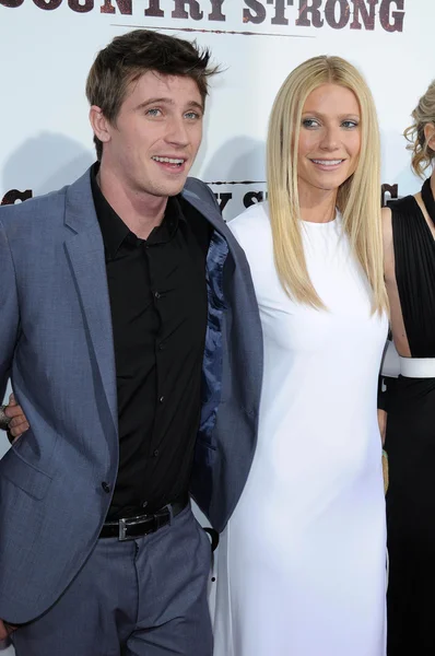 Garrett Hedlund and Gwyneth Paltrow at the "Country Strong" Los Angeles Sp — Stock Photo, Image