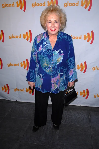 Doris Roberts at GLAAD Celebrates 25 Years Of LGBT Images In The Media, Ha — Stockfoto