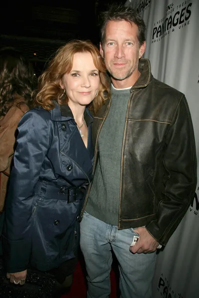 Lea thompson und james denton — Stockfoto