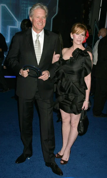 Bruce Boxleitner y su esposa Melissa Gilbert en el "TRON: Legacy" Los Angele — Foto de Stock