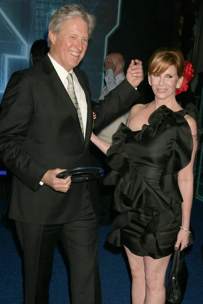 Bruce Boxleitner and wife Melissa Gilbert at the "TRON: Legacy" Los Angele — Stock Photo, Image