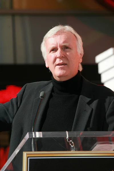 James Cameron à Guy Laliberte honoré avec Star On The Walk of Fame. Holl ! — Photo