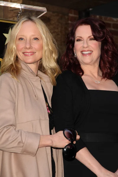 Anne Heche, Megan Mullally — Stockfoto