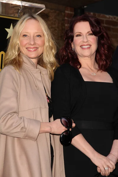 Anne Heche, Megan Mullally — Stockfoto