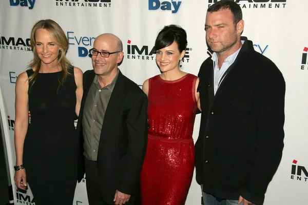 Helen Hunt, Richard Levine, Carla Gugino y Liev Schreiber — Foto de Stock