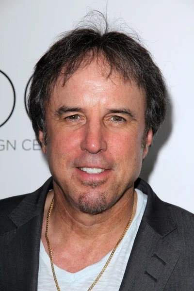 Kevin Nealon en el segundo Patrones Anuales para las patas "Pup-A-Razzi" Beneficio t — Foto de Stock