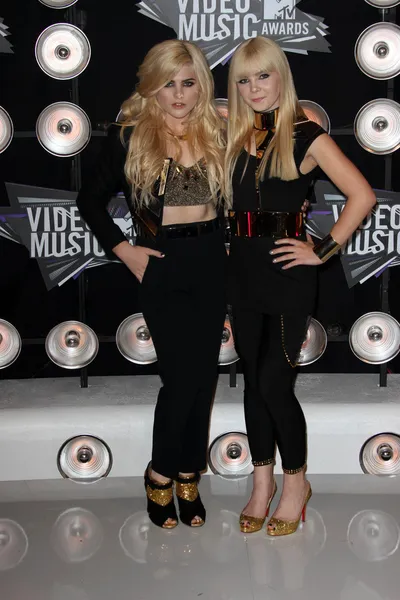 Destinee and Paris at the 2011 MTV Video Music Awards Arrivals, Nokia Thea — Stock Photo, Image