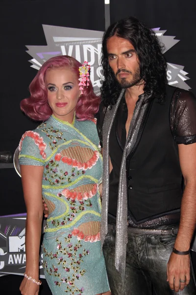 Katy Perry and Russell Brand at the 2011 MTV Video Music Awards Arrivals, — Stock Photo, Image