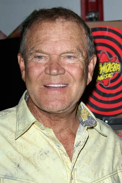 Glen Campbell al CD Glen Campbell "Ghost on the Canvas" Firma ad Amo — Foto Stock