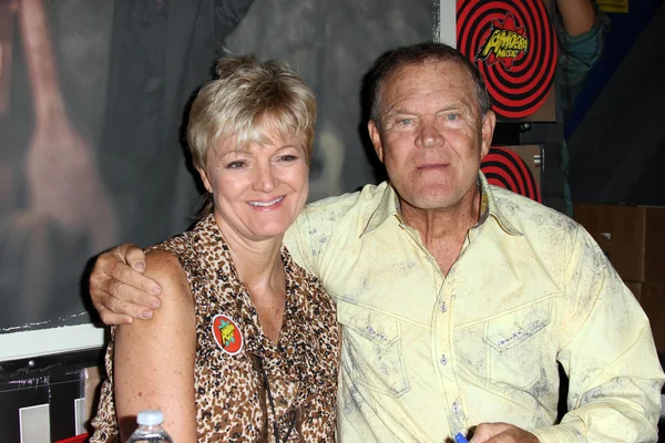Glen Campbell, daughter Debbie Campbell at the Glen Campbell "Ghost on the — Stock Photo, Image