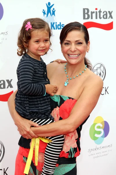 Constance Marie y su hija en el primer evento de alfombra roja para niños —  Fotos de Stock