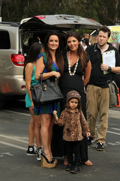 Kyle Richards, Ali Landry at the first ever Red CARpet Event for child pas — Stockfoto