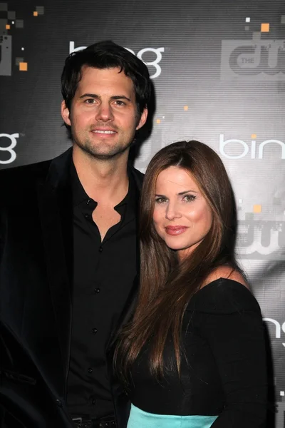 Kristoffer Polaha and wife at the CW Premiere Party presented by Bing, War — Stock Photo, Image
