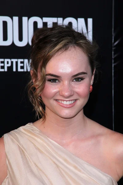 Madeline Carroll at the "Abduction" World Premiere, Chinese Theater, Holly — Stock Photo, Image