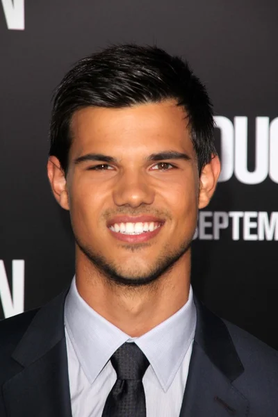 Mobil anal porno Plyajdagi dushlarda yashirin kamera