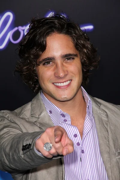 Diego Boneta στο "χαλαρό" Λος Άντζελες πρεμιέρα, το βασιλικό χωριό — Φωτογραφία Αρχείου